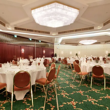 Doubletree By Hilton Hotell 4*