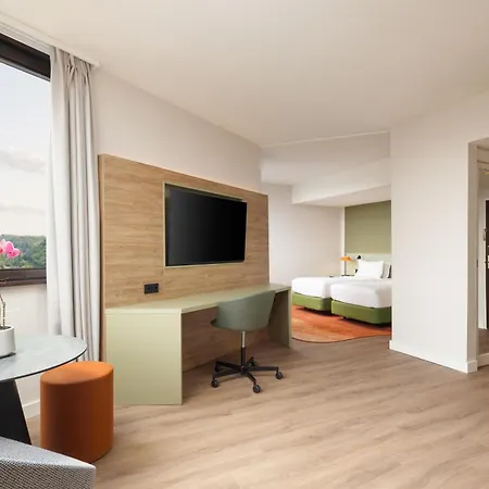 Отель Doubletree By Hilton 4*